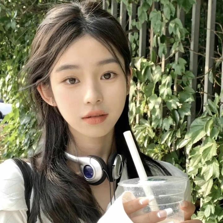 阳光灿烂的女人
